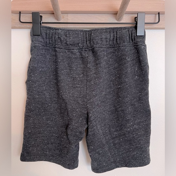 Old Navy Boys Heather Gray Cotton Shorts Size 5T - Picture 2 of 6